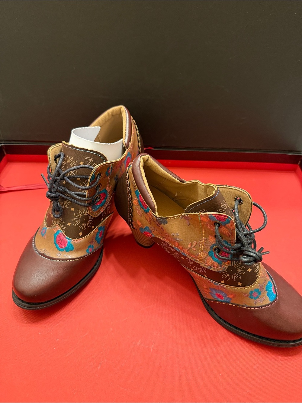 NWOB Floral Embroidered Brown Vegan Leather Lace-Up Women's Shoes